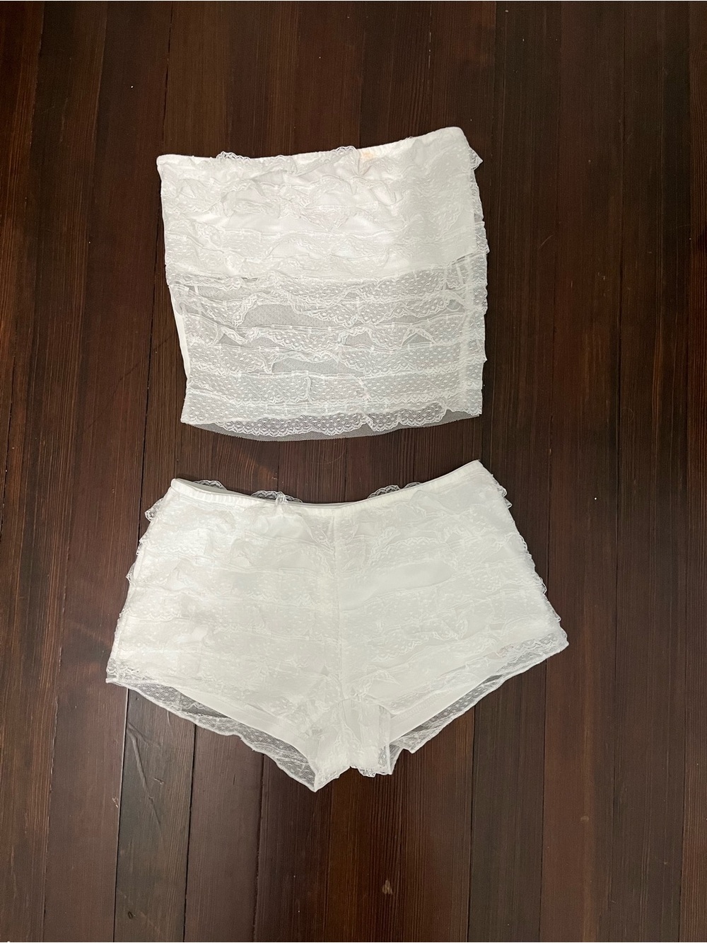 Edikted lace white short and tube top set